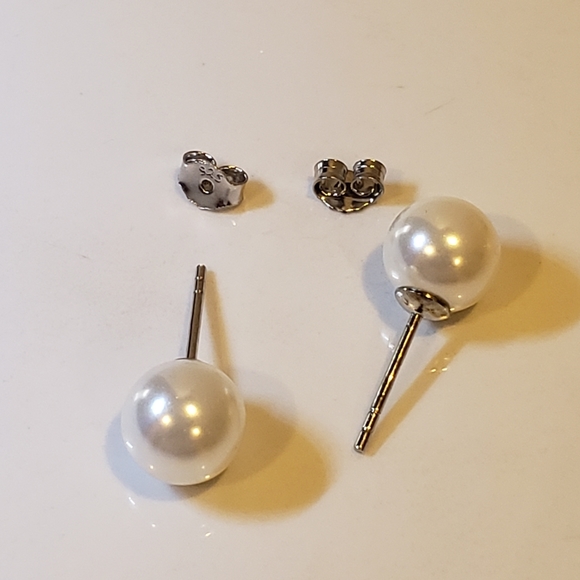 New Real Pearl 8 mm Stud Earrings, 925 Silver, White Natural Freshwater - Picture 3 of 5